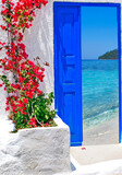 Fototapeta  - Traditional architecture of Oia village on Santorini island, Greece