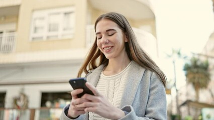 Poster - Young hispanic woman using smartphone smiling at coffee shop terrace