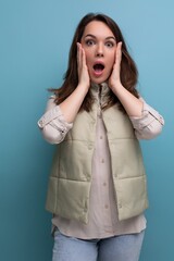 Canvas Print - surprised brunette young lady in casual outfit on studio background