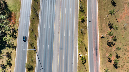 Poster - Brasília, Brazil, 07/08/2023. Aerial view of the interchange between highways DF-002 Aerial view of a stretch of the DF-002 highway near Quadra SQS 316.
