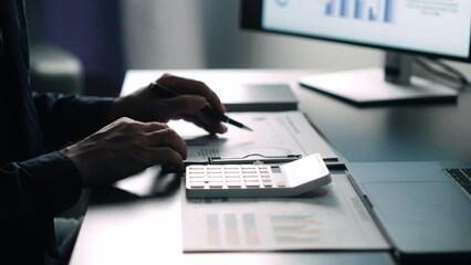 Aufkleber - Financial Businessman analyze the graph of the company's performance to create profits and growth, Market research reports and income statistics, Financial and Accounting concept.