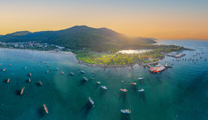 Wall Mural - Sunrise on Son Tra beach, Da Nang city, Vietnam