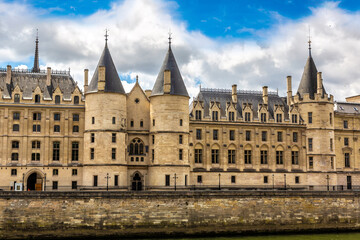 Canvas Print - Conciergerie palace and prison and Seine river in Paris, France