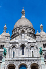 Wall Mural - Basilica of the Sacred Heart at Montmartre hill in Paris, France