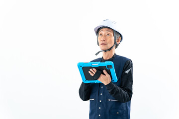 Aufkleber - タブレットを見るシニア職人