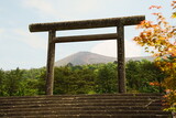 Fototapeta Most - 鳥居の先に見える高千穂峰