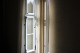 Fototapeta Lawenda - Old white windows