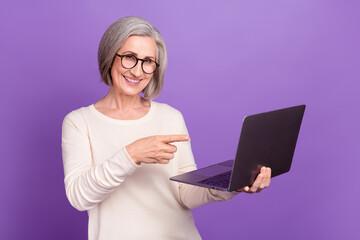 Canvas Print - Photo of senior business partner company auditor kpmg group advert woman point finger her dell laptop isolated on violet color background