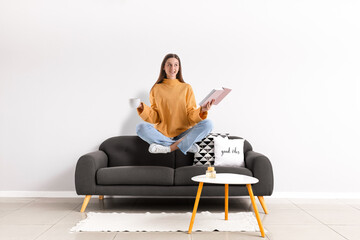 Canvas Print - Modern sofa and table near light wall