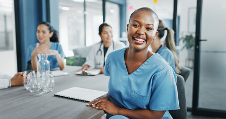 Aufkleber - Black woman, face or nurse in hospital meeting for medical planning, life insurance medicine or treatment training. Smile, happy and healthcare worker portrait in teamwork, collaboration or diversity