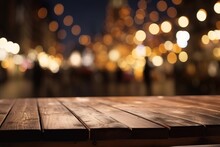 Weihnachtsmarkt Romantik Und Stimmung. Tisch Aus Holz Zur Präsentation Von Gegenständen. Beleuchtung Zu Advent In Der Stadt. 