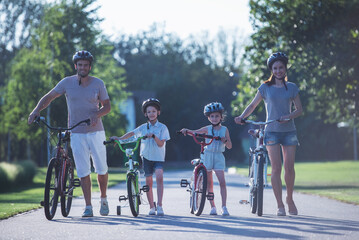 Wall Mural - Family on bikes