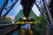 © SH Studio - Wuppertaler Schwebebahn in Nordrhein-Westfalen, Deutschland, bei Tag und bei Nacht