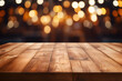 Leerer Holztisch für Produktplatzierung oder Montage mit Fokus auf die Tischplatte, unscharfer Bokeh-Hintergrund mit Lichtern am Abend auf einer Feier generative ai