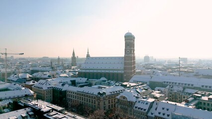 Wall Mural - Winter cityscape with the landmark Frauenkirche in old town Munich, Germany