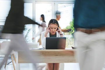 Fototapete - Headache, stress and business woman on laptop in busy office with vertigo, mistake or disaster. Anxiety, migraine and manager frustrated by glitch, 404 or internet, delay or mental health crisis