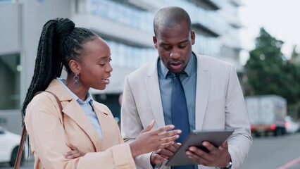 Aufkleber - Business people, talking and planning outdoor with a tablet in a city for collaboration, networking or advice. A black man and woman on an urban road with technology for discussion, search or ideas