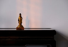 Chinese Style Antique Bronze Small Buddha Statue, Placed At Home