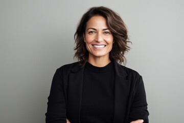 Wall Mural - Close up portrait of a smiling businesswoman looking at camera isolated over gray background