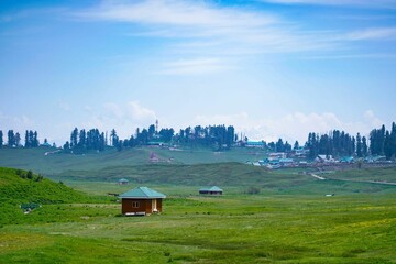 Canvas Print - Areal shot of A picturesque Valley in Pahalgam, Kashmir with a cottage and trees on the background