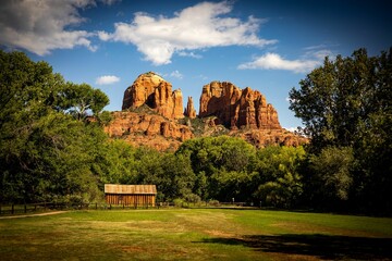 Wall Mural - Majestic landscape view of rock formations of Cathedral rock in Arizona surrounded by lush foliage