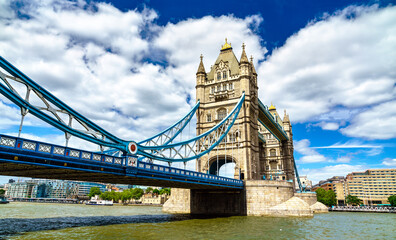 Canvas Print - Tower Bridge across the Thames River in London, England