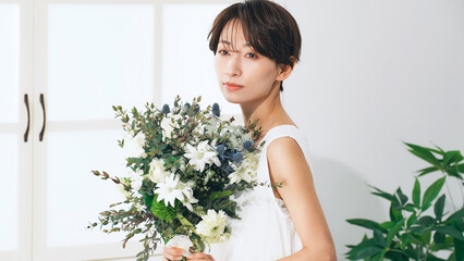 Poster - 花束を持った女性　美容イメージ