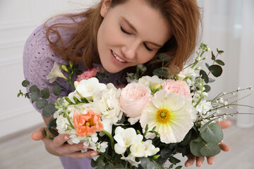 Canvas Print - Beautiful woman with bouquet of flowers indoors