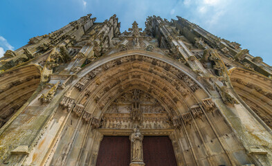 Canvas Print - Portail et façade la basilique Notre-Dame de L'Épine, Marne, France