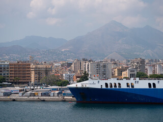 Wall Mural - immagine del porto da di Palermo da bordo di una nave