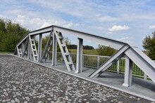 Najstarszy, Pierwszy Na świecie Drogowy Most Spawany Wybudowany W 1929 Roku W Maurzycach Na Rzece Słudwi Koło Łowicza,