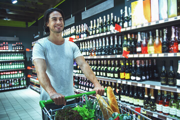 Canvas Print - Man in the supermarket