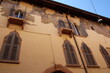 Hausfasade mit Fresken in Veronas Altstadt