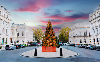 Wall Mural - Christmas winter Holiday setup in St. James Park area at dusk in London