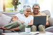 © Joshua A/peopleimages.com - Laptop, happy and senior couple on sofa for watching movies, entertainment and streaming in living room. Retirement, love and man and woman relax on computer for internet, website and online at home