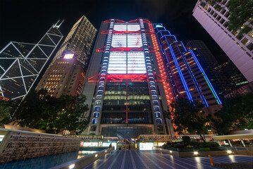 Aufkleber - Exterior of skyscraper in central district of Hong Kong city at night
