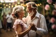 Zeitlose Liebe: Älteres Ehepaar tanzt voller Freude