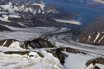 Canvas Print - survol de montagne arctique