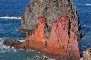 Canvas Print - Picturesque view of the rocks of the island of Madeira