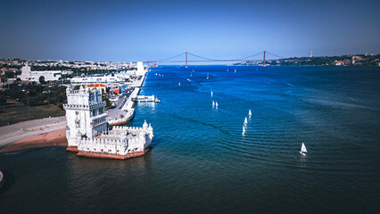 Paisagem Portugal Torre de Belém Fortaleza Portuguesa Rio Tejo Ponto Turístico Viagem Viajar Barcos Turismo Turístico Porto Cidade Europeia Europa Céu Baía Foz Estuário Ponte Medieval Drone Aérea Mar 