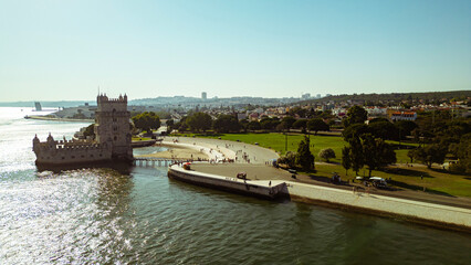 Paisagem Portugal Torre de Belém Fortaleza Portuguesa Rio Tejo Ponto Turístico Viagem Viajar Barcos Turismo Turístico Porto Cidade Europeia Europa Céu Baía Foz Estuário Ponte Medieval Drone Aérea Mar 