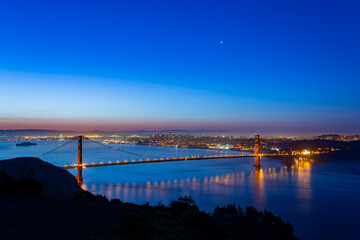 Wall Mural - Sunrise landscape of the Golden Gate Bridge