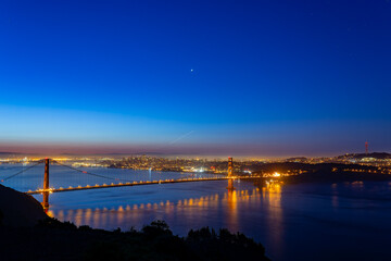 Wall Mural - Sunrise landscape of the Golden Gate Bridge