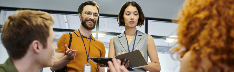 Wall Mural - positive bearded businessman talking to colleagues on blurred foreground, teamwork, banner