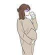 © maru - 水を飲む妊娠中の女性