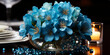 Wunderschöne blaue Blumen in der Vase dekorativ am Tisch als Querformat für Banner, ai generativ