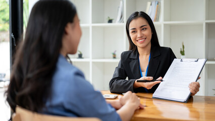 Wall Mural - A businesswoman or sales agent is explaining the contract agreement while having a meeting