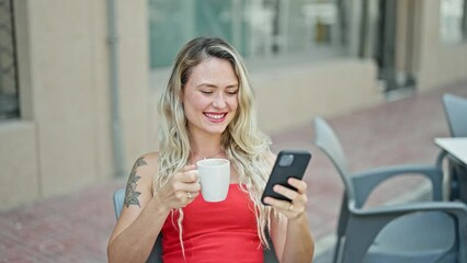 Poster - Young blonde woman make selfie by smartphone drinking coffee at coffee shop terrace