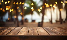 Holztisch Am Strand Mit Leuchtenden Cafe Hintergrund