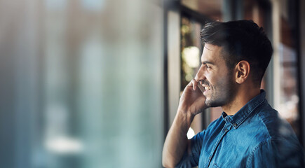 Fototapete - Banner, phone call and businessman in office with smile, mockup and business communication for b2b trading. Networking, consulting and happy man with cellphone, conversation and space in workplace.